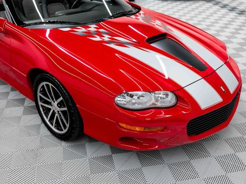 Used 2002 Chevrolet Camaro Z28 w/ SS Performance/Appearance Pkg RWD image 17