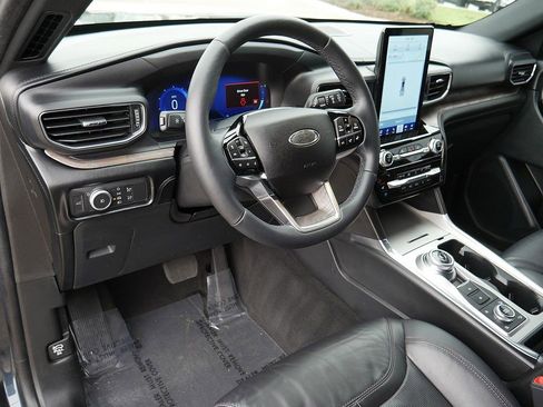 Used 2022 Ford Explorer Platinum w/ Equipment Group 601A AWD/4WD image 11