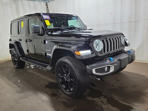 Used 2024 Jeep Wrangler Unlimited Sahara w/ Technology Group AWD/4WD image 1