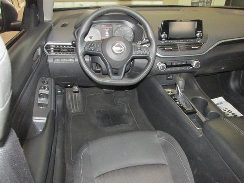 Used 2024 Nissan Altima 2.5 S image 13