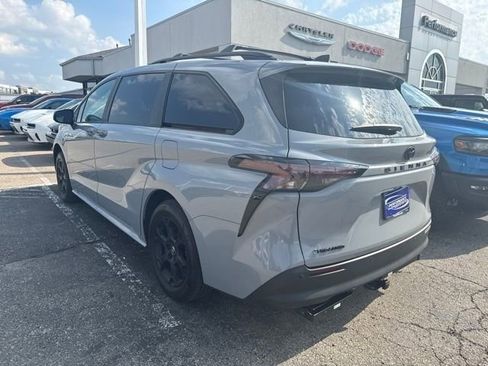 Used 2025 Toyota Sienna XLE Woodland Edition AWD/4WD image 6
