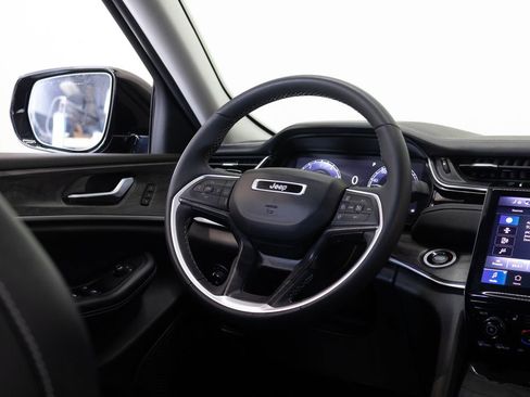 Used 2023 Jeep Grand Cherokee Limited w/ Luxury Tech Group II AWD/4WD image 24