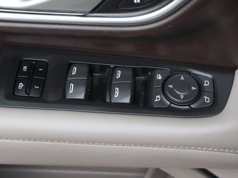 Used 2022 Chevrolet Suburban Z71 w/ Luxury Package image 18