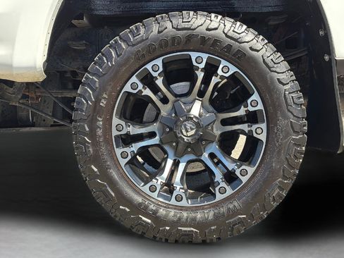 Used 2018 Ford F250 XLT w/ FX4 Off-Road Package AWD/4WD image 12