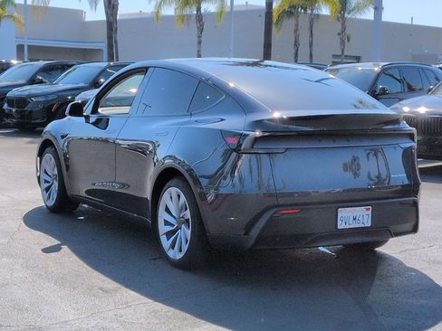 Used 2026 Tesla Model Y AWD image 8