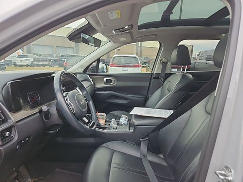 Used 2022 Kia Sorento S w/ Panoramic Sunroof Package image 16