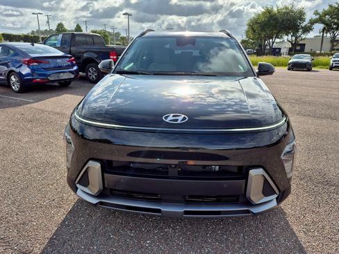 Used 2024 Hyundai Kona Limited FWD image 2