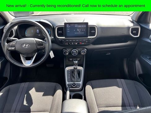 Used 2023 Hyundai Venue SEL image 4