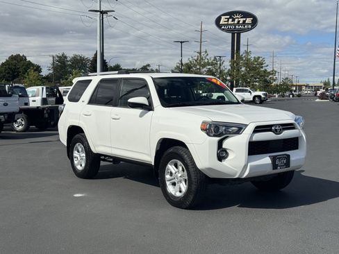 Used 2021 Toyota 4Runner SR5 image 5