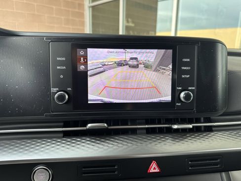 Used 2024 Kia Carnival LX image 25