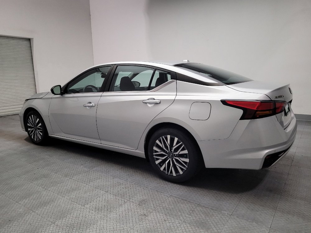 Used 2024 Nissan Altima 2.5 SV FWD image 3