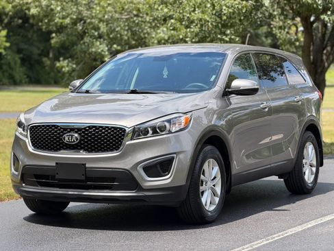 Used 2016 Kia Sorento L FWD image 1