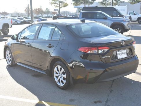 Used 2025 Toyota Corolla LE image 9