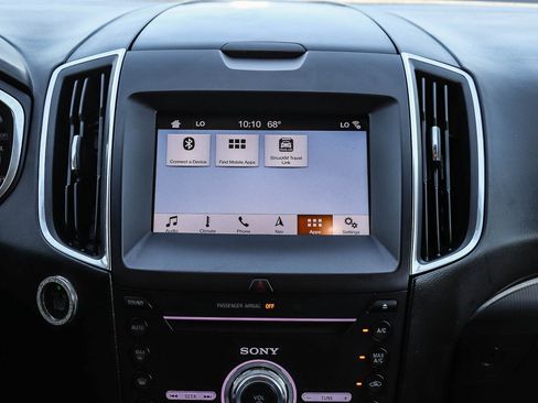 Used 2018 Ford Edge Titanium w/ Equipment Group 301A AWD/4WD image 13