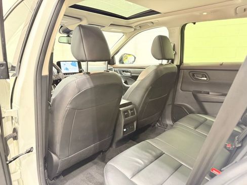 Used 2023 Jeep Wrangler Unlimited Sahara image 35