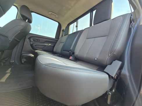 Used 2019 Nissan Titan S image 19