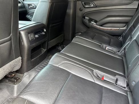 Used 2018 Chevrolet Suburban LT RWD image 14