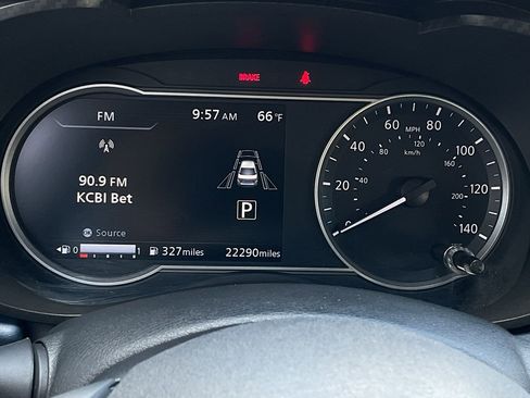 Used 2025 Nissan Versa SV image 21