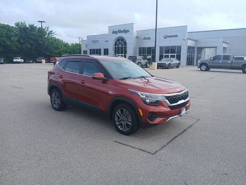 Used 2023 Kia Seltos S AWD/4WD image 2