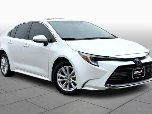 Used 2023 Toyota Corolla XLE image 2