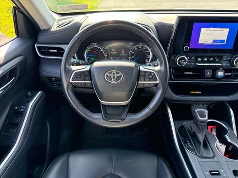 Used 2023 Toyota Highlander XLE AWD/4WD image 20