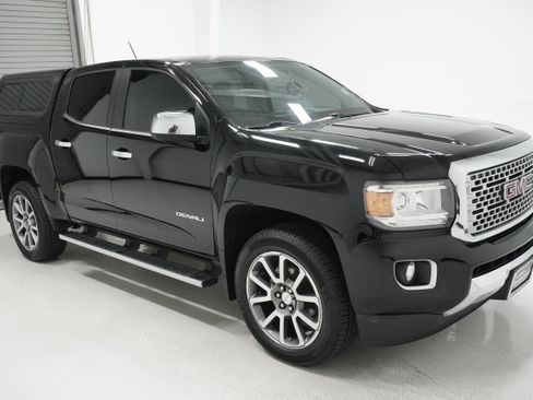Used 2020 GMC Canyon Denali image 3