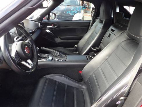 Used 2017 FIAT 124 Spider Lusso image 9
