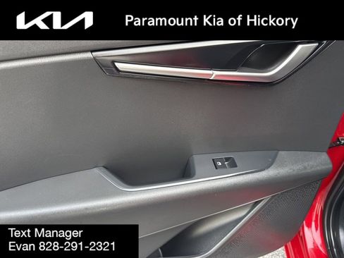 Used 2023 Kia Niro LX image 12