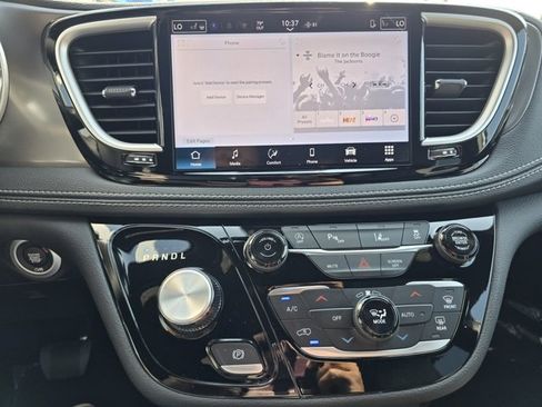 New 2026 Chrysler Pacifica Select image 12