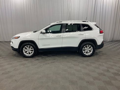 Used 2017 Jeep Cherokee Latitude w/ Cold Weather Group image 2