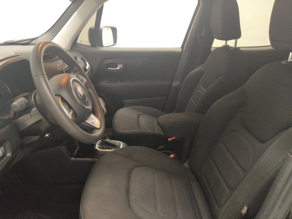 Used 2020 Jeep Renegade Latitude FWD image 17