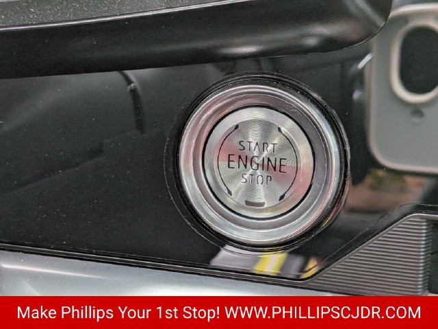 Used 2024 Chevrolet Corvette Stingray Convertible RWD image 18