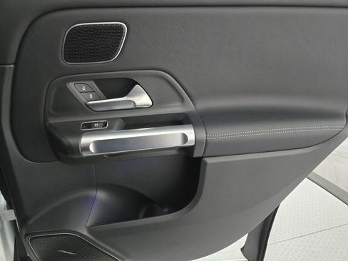 Used 2025 Mercedes-Benz GLB 250 image 19