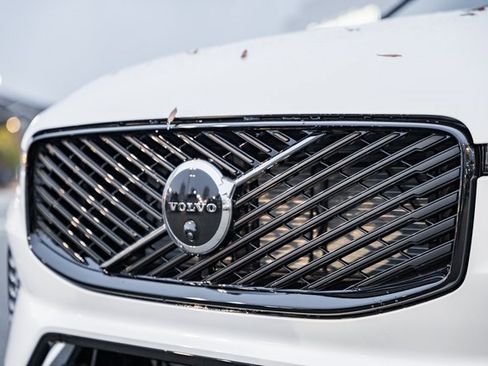 New 2026 Volvo XC60 B5 Ultra w/ Climate Package image 12