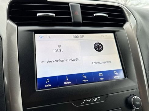 Used 2020 Ford Fusion SE image 13