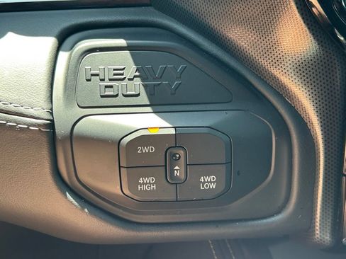 Used 2025 RAM 3500 Limited AWD/4WD image 32