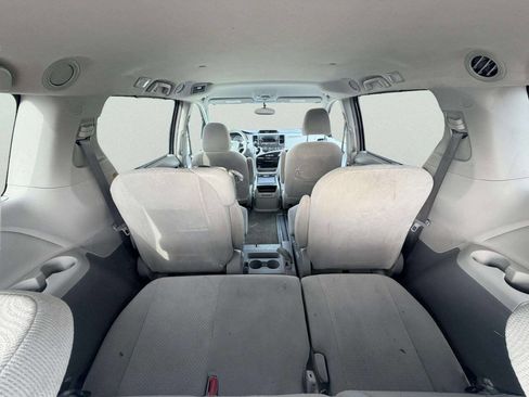 Used 2013 Toyota Sienna LE image 6