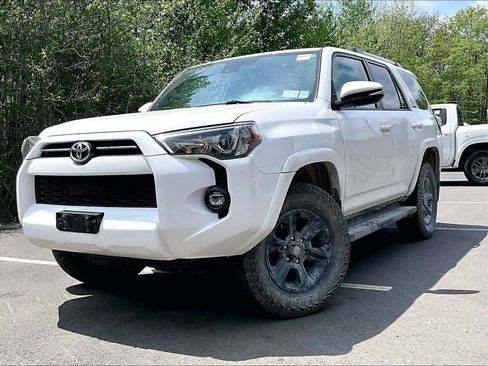 Used 2021 Toyota 4Runner SR5 Premium w/ Moonroof Package AWD/4WD image 3