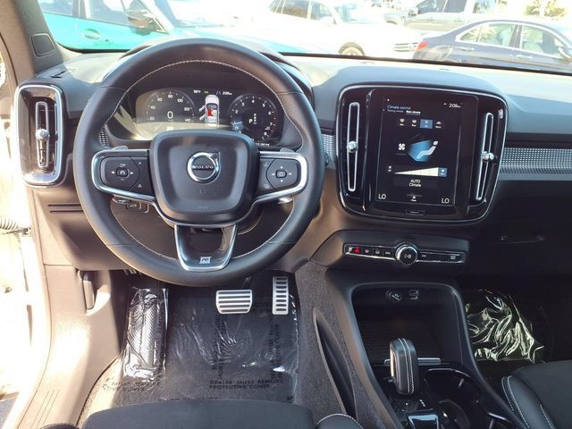 Used 2019 Volvo XC40 T5 R-Design AWD/4WD image 9