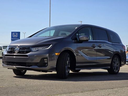 New 2026 Honda Odyssey Touring image 3