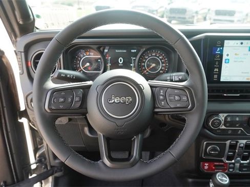 New 2025 Jeep Gladiator Rubicon w/ Convenience Group image 25