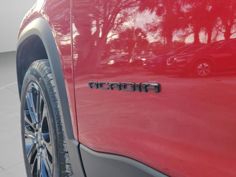 Used 2023 GMC Acadia SLT w/ Elevation Edition image 8