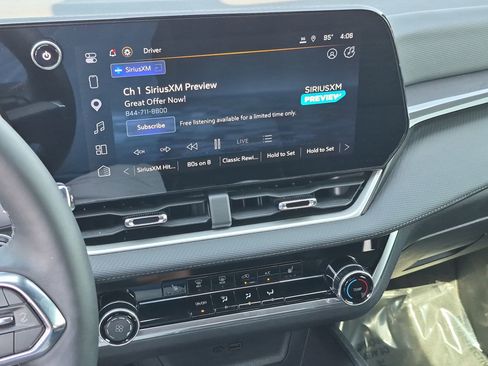 Certified 2025 Chevrolet Equinox LT w/ Safety and Technology Package FWD image 23