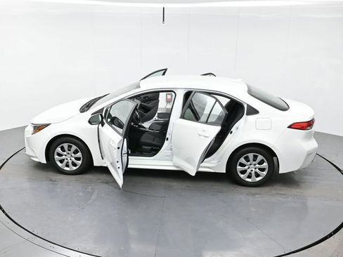 Used 2024 Toyota Corolla LE image 9