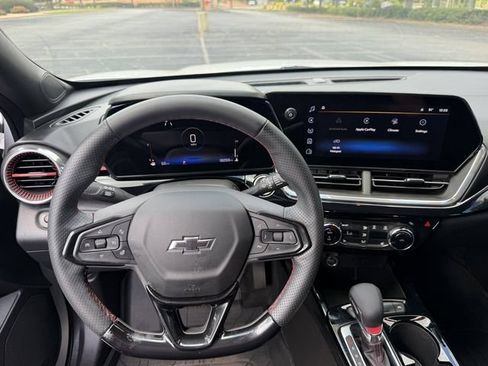 Used 2025 Chevrolet Trax RS w/ Driver Confidence Package FWD image 13