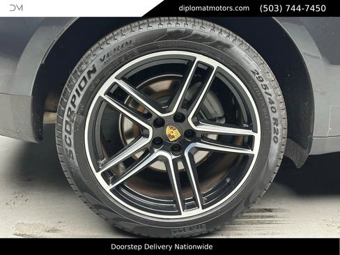 Used 2020 Porsche Macan S w/ Premium Package Plus image 40