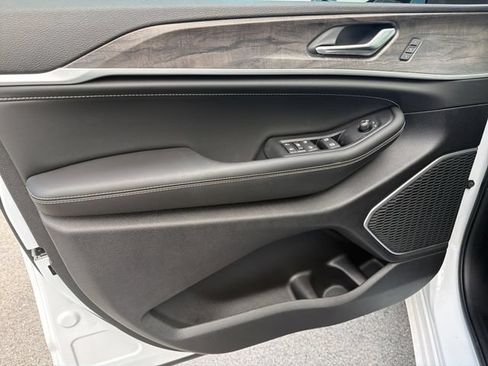 New 2026 Jeep Grand Cherokee L Limited AWD/4WD image 10