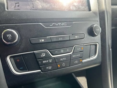 Used 2019 Ford Fusion SE w/ Equipment Group 151A FWD image 21