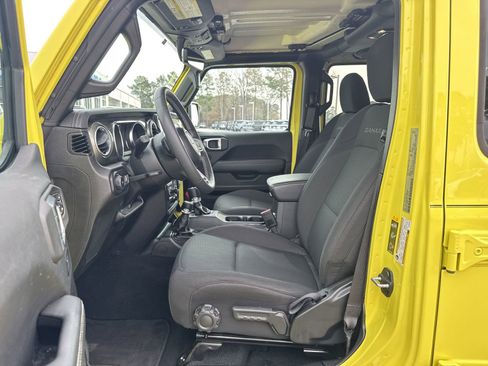 Used 2023 Jeep Wrangler Sahara image 15