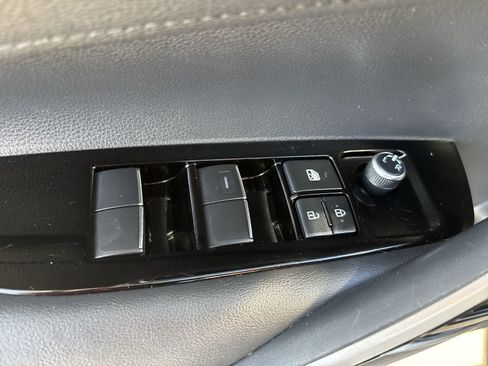Used 2020 Toyota Corolla XSE FWD image 9